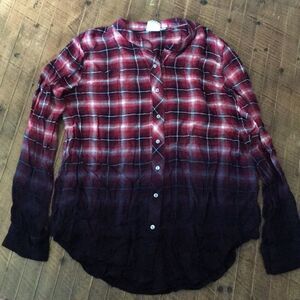 S ombré/dipped hem plaid button down shirt